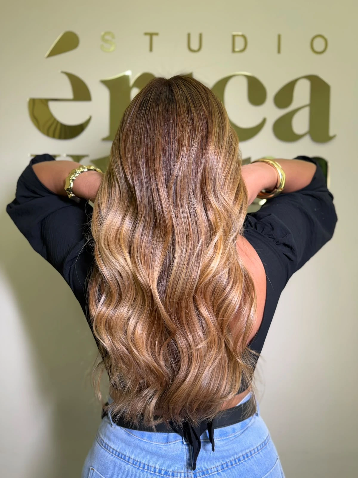 Mega hair feito no Studio Érica Vianna, foto 7 de 9